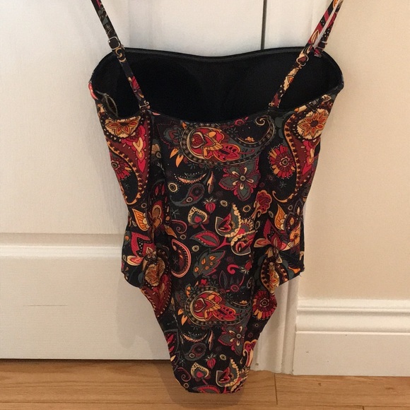 Byron Bay 1 piece swimsuit - Picture 2 of 7